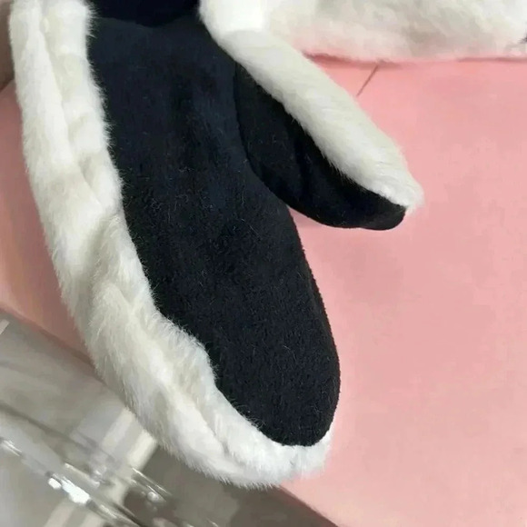 Nike Fuzzy Logo Mitts in White - Picture 7 of 9